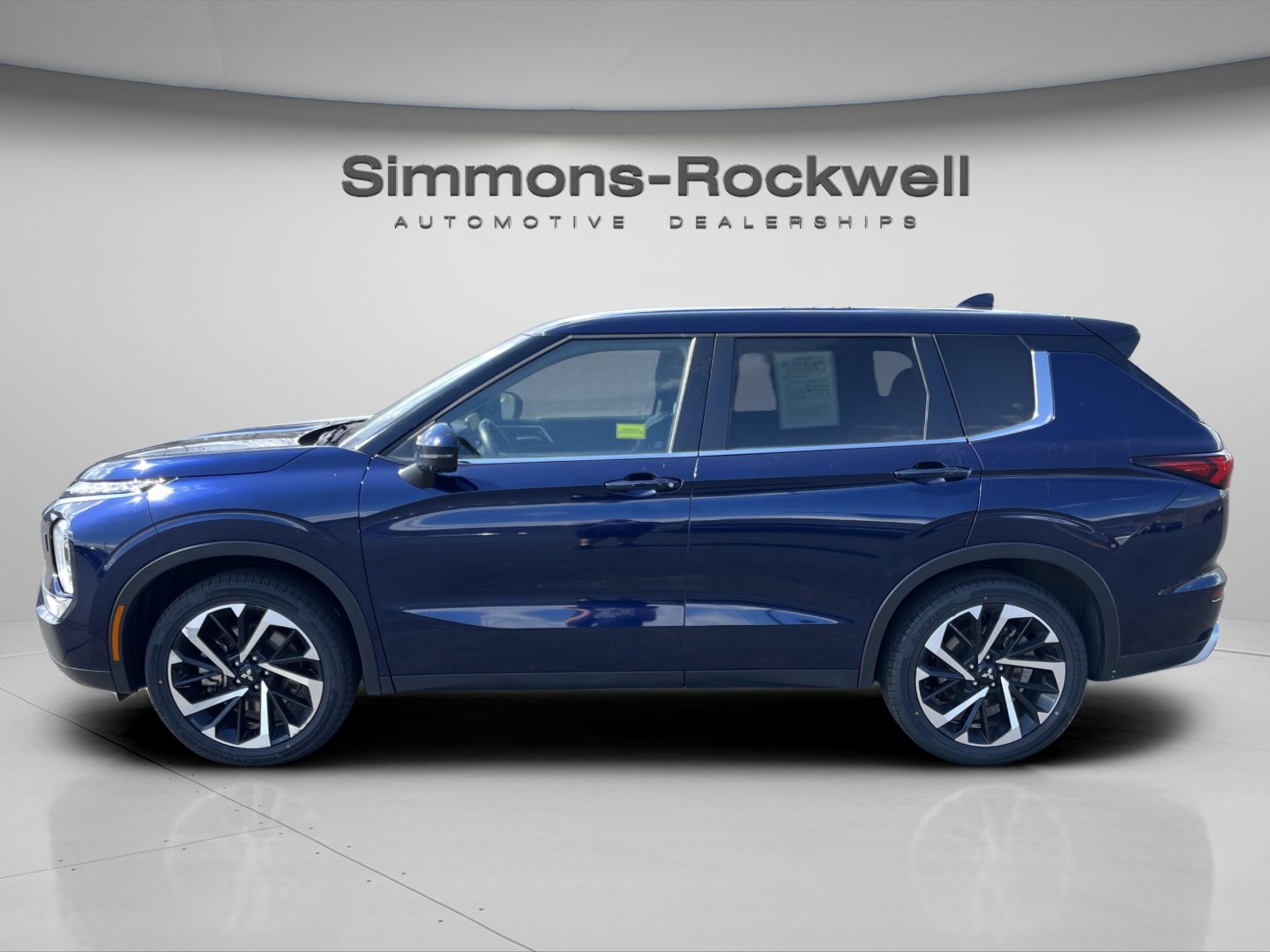 Used 2024 Mitsubishi Outlander SE AWD/4WD image 2