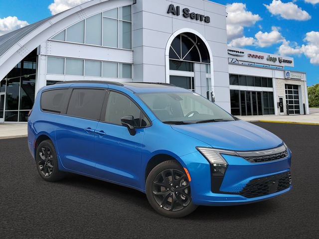 New 2027 Chrysler Pacifica Limited w/ Family Tech Group AWD/4WD image 1