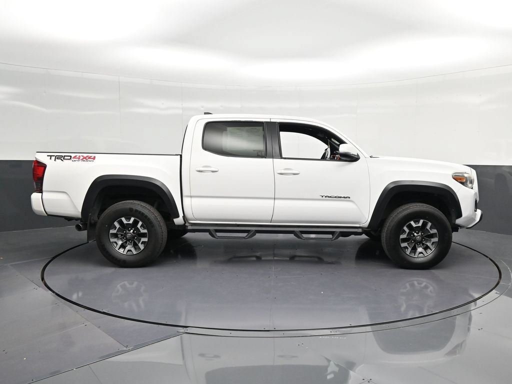 Used 2018 Toyota Tacoma TRD Off-Road w/ Technology Package AWD/4WD image 4