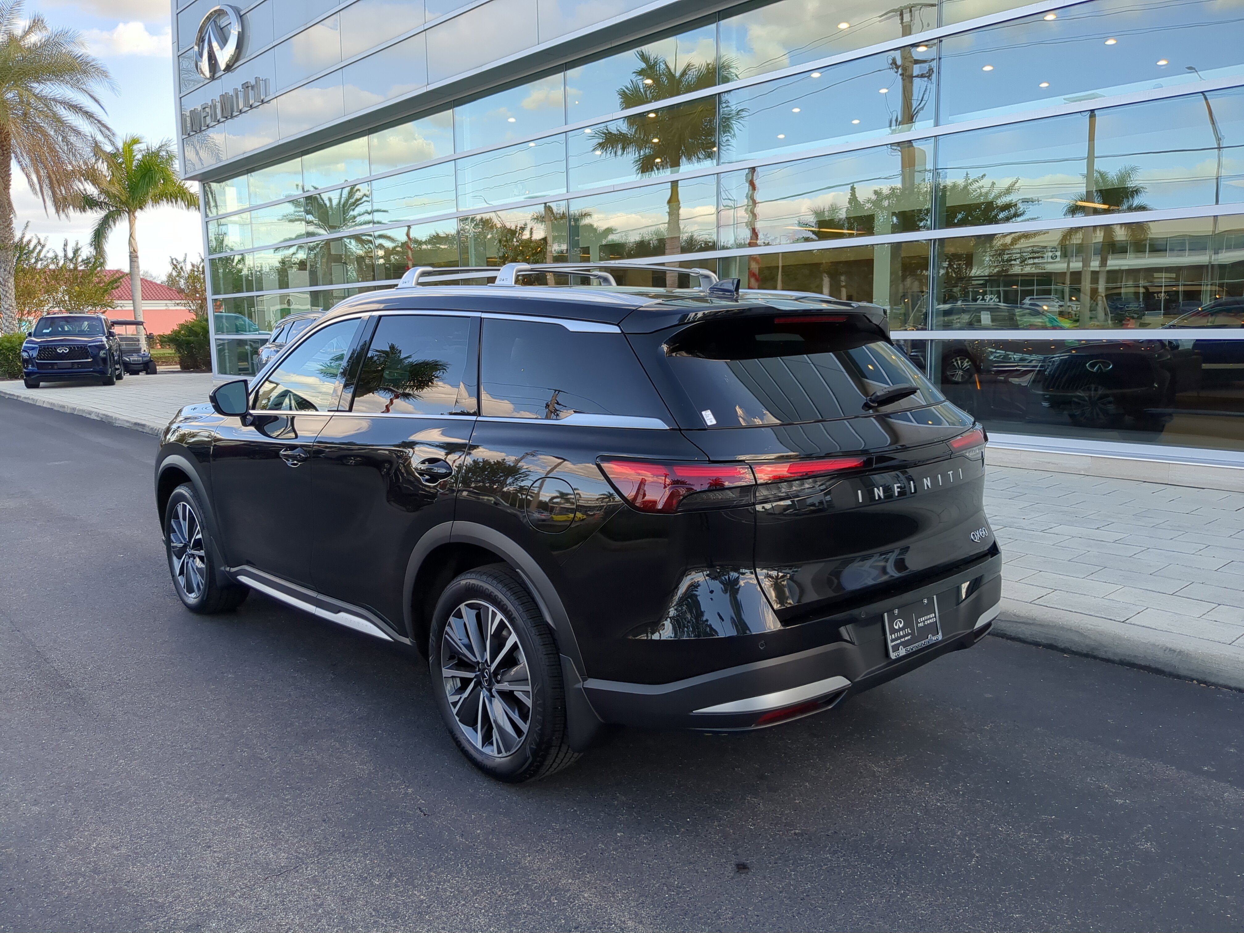 Certified 2026 INFINITI QX60 Luxe w/ Cargo Package image 6