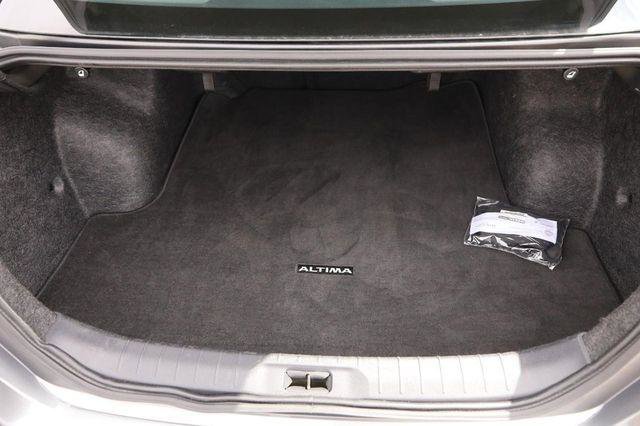 Used 2025 Nissan Altima 2.5 SV FWD image 7