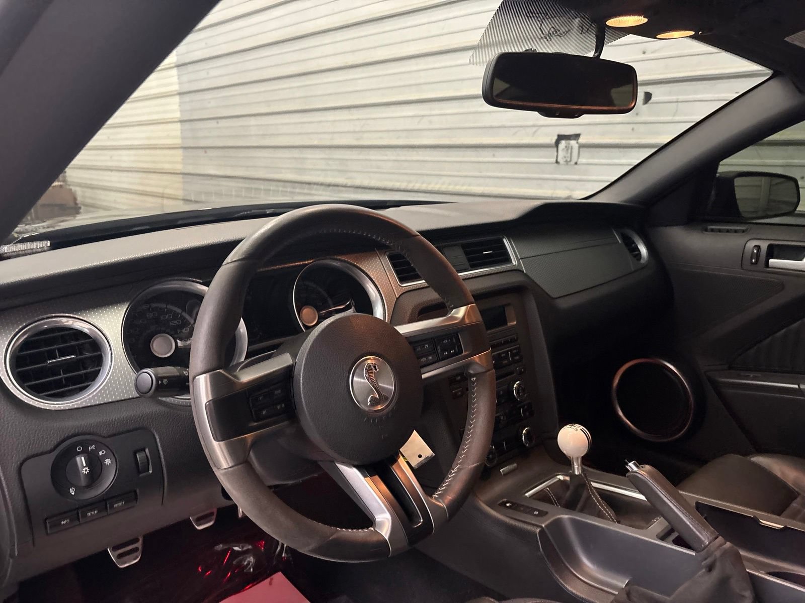 Used 2010 Ford Mustang Shelby GT500 RWD image 15