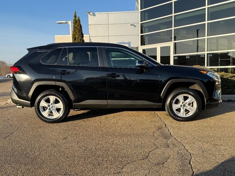 Used 2021 Toyota RAV4 XLE image 2