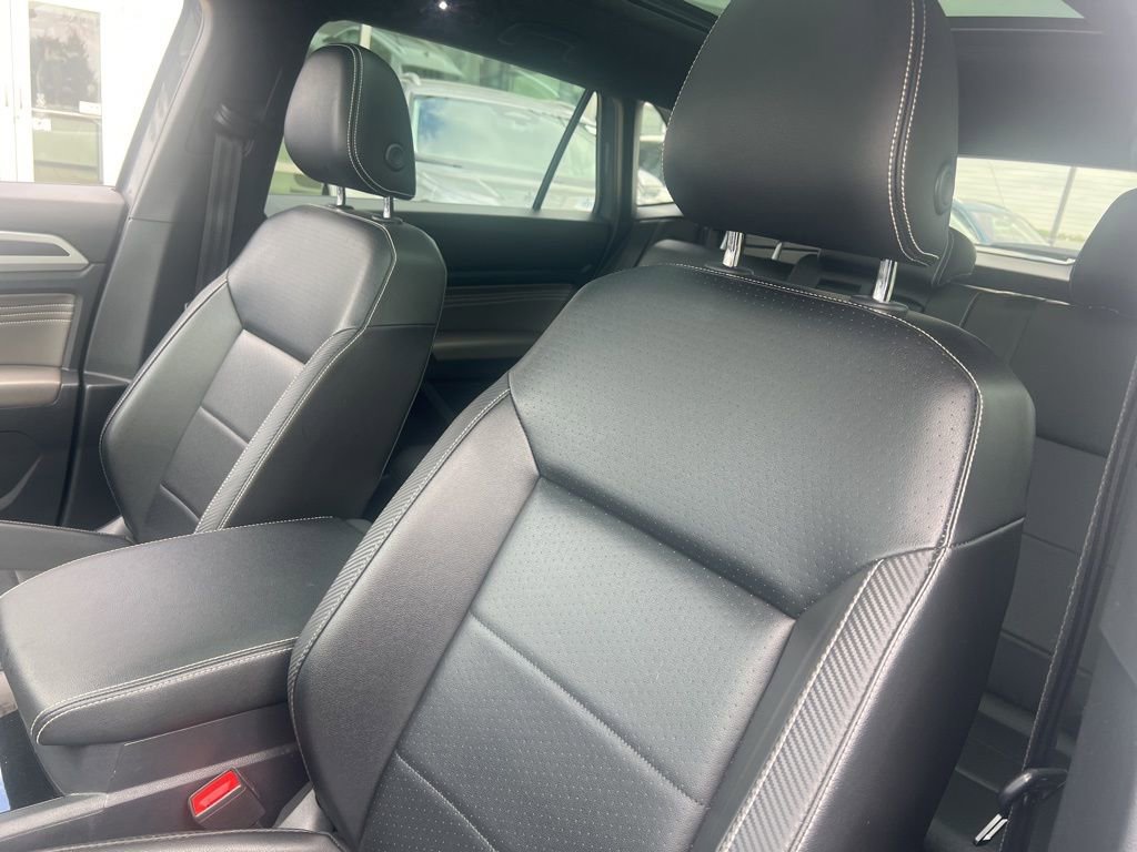 Used 2022 Volkswagen Atlas Cross Sport SEL R-Line AWD/4WD image 14