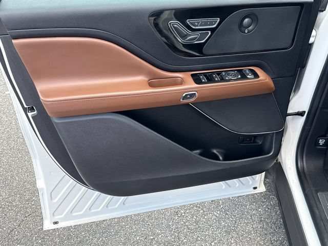 Used 2022 Lincoln Aviator Reserve RWD image 10