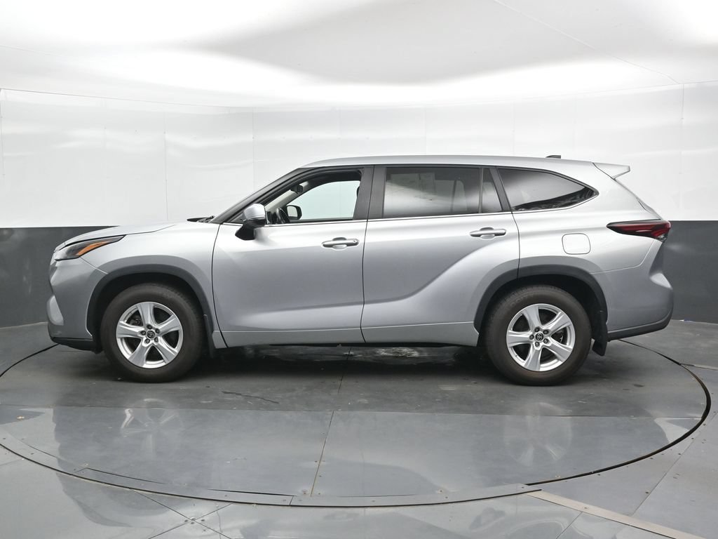 Used 2024 Toyota Highlander LE AWD/4WD image 9