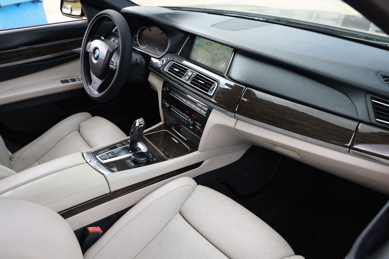Used 2014 BMW 750Li RWD image 20