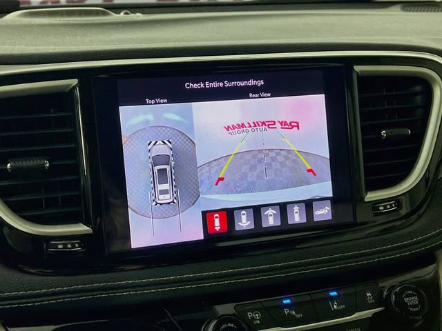 Used 2021 Chrysler Pacifica Touring-L FWD image 19