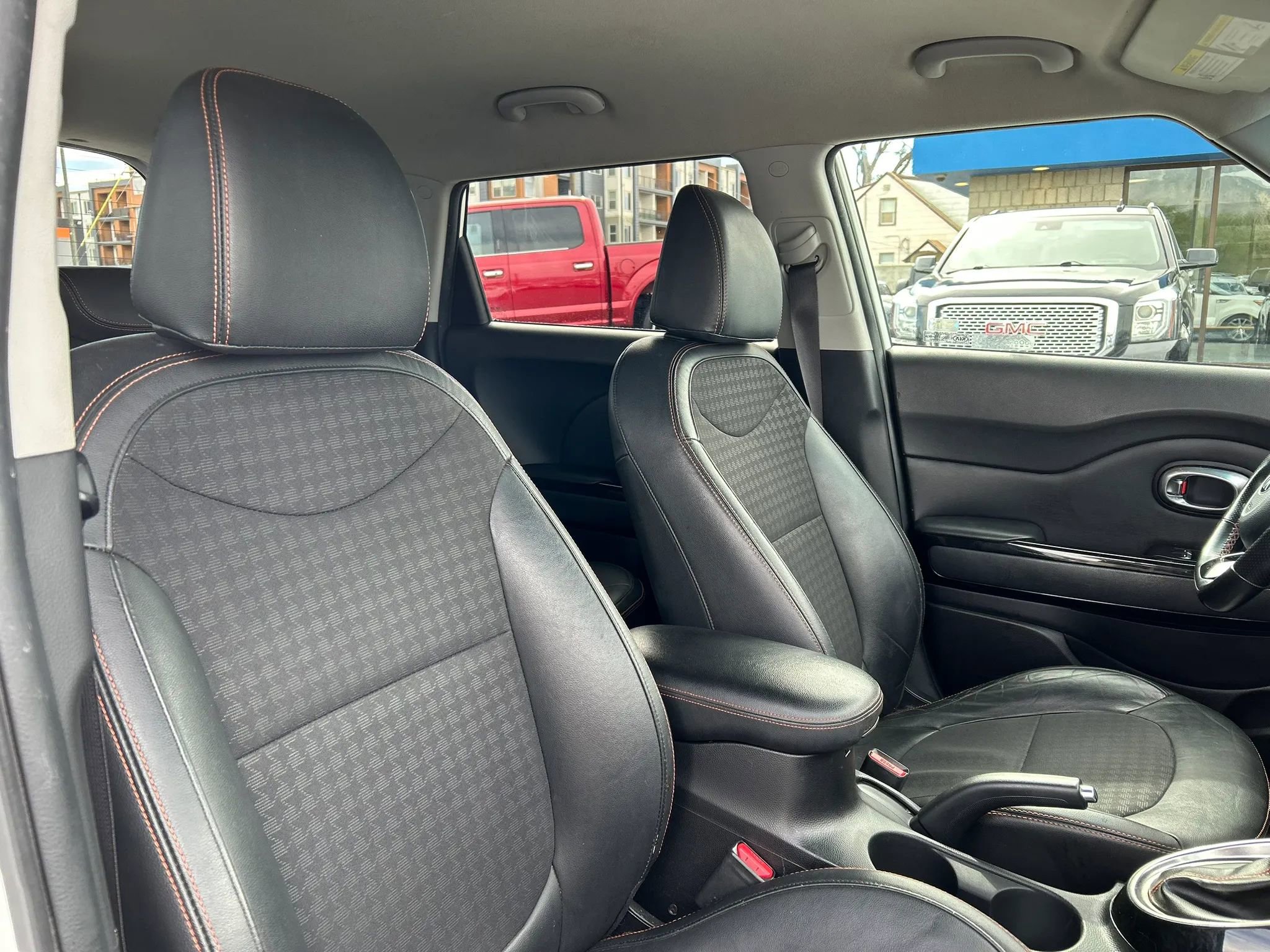 Used 2018 Kia Soul ! FWD image 12