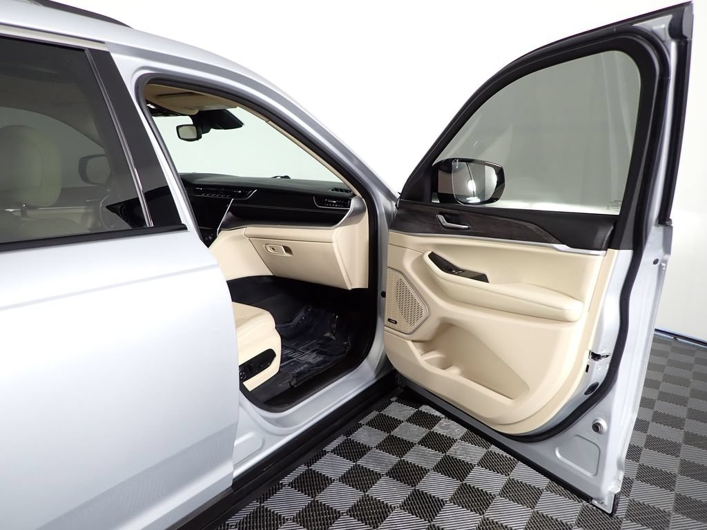 Used 2021 Jeep Grand Cherokee L Limited AWD/4WD image 37