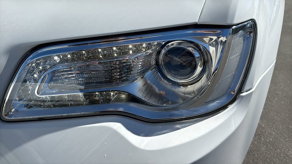 Used 2018 Chrysler 300 Touring L image 6