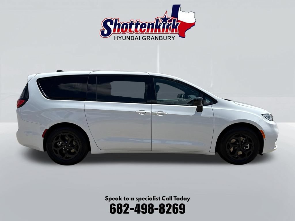 Used 2024 Chrysler Pacifica Limited FWD image 5