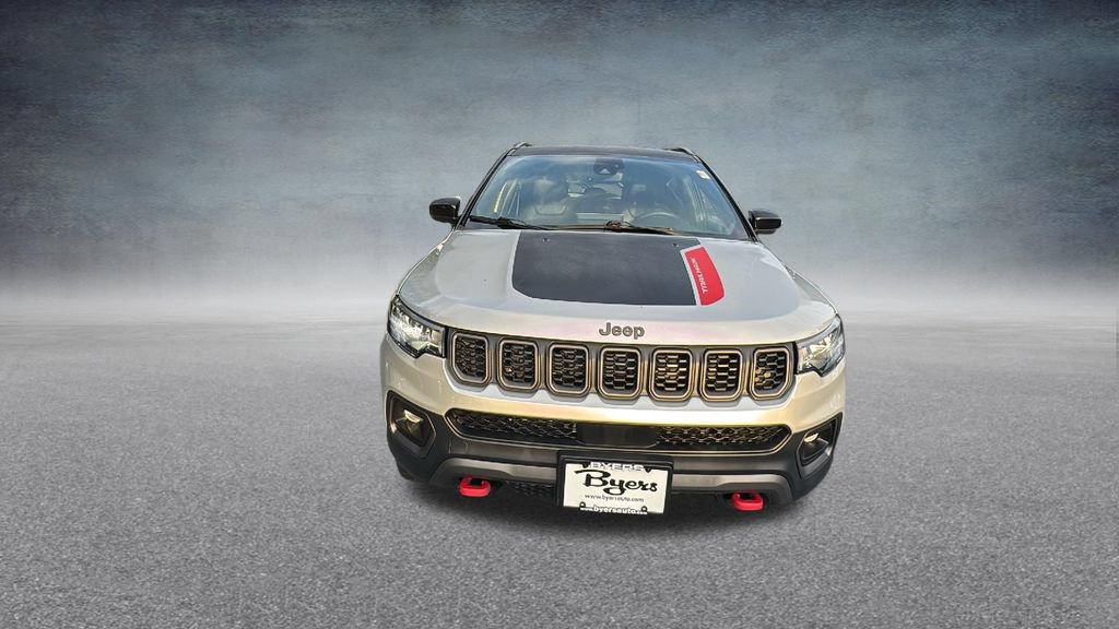 Used 2025 Jeep Compass Trailhawk AWD/4WD image 4