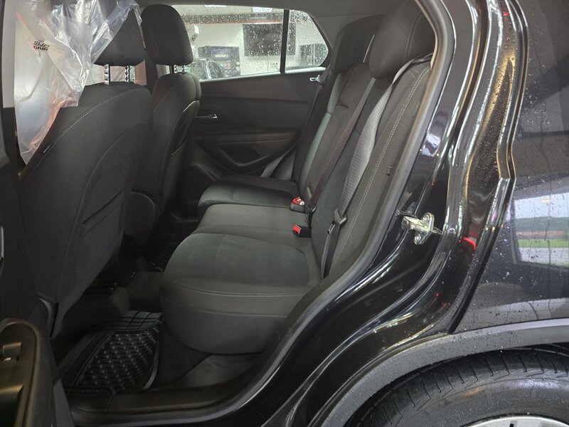 Used 2015 Chevrolet Trax LS FWD image 11