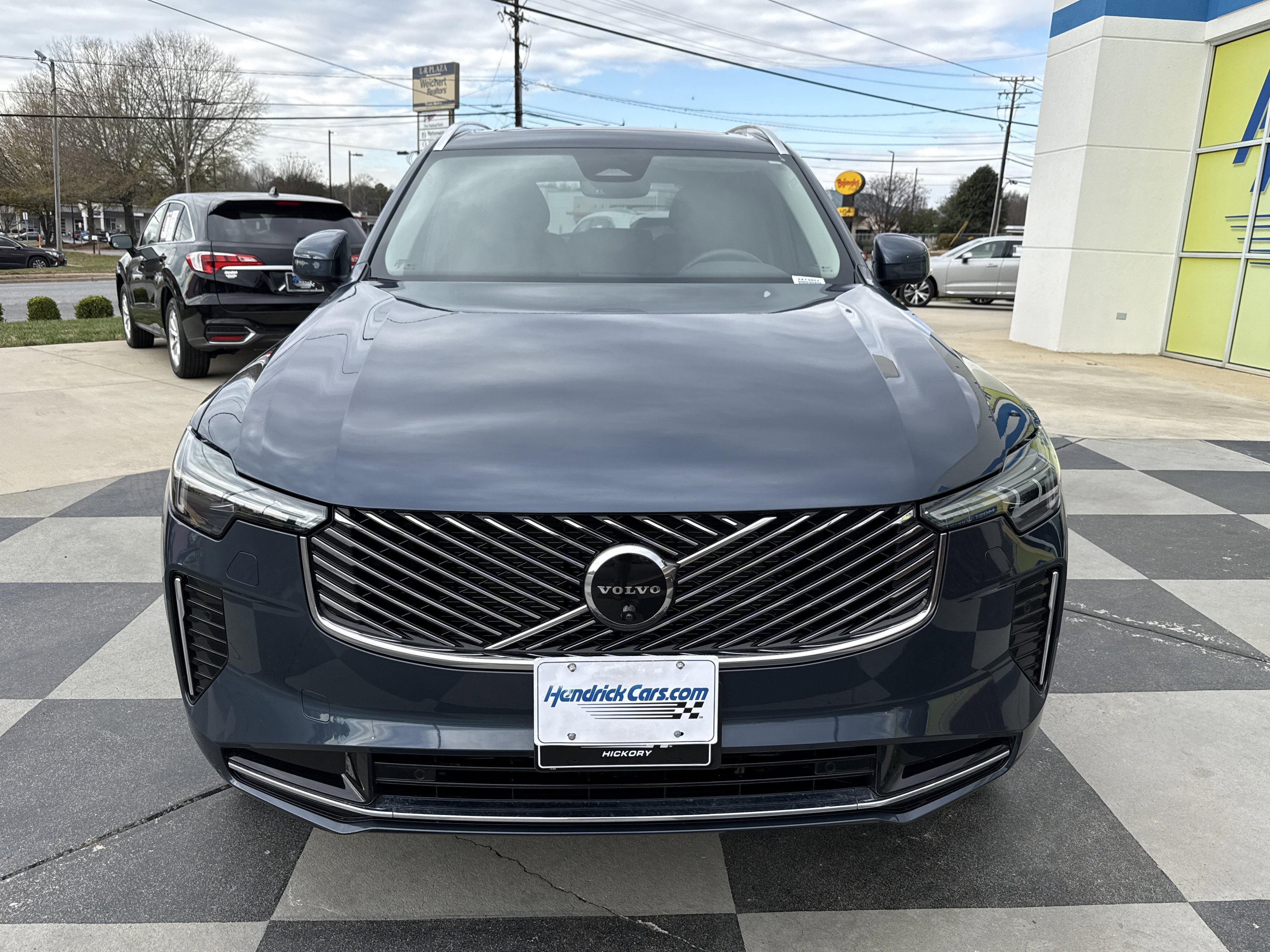 Used 2025 Volvo XC90 B6 Plus image 3