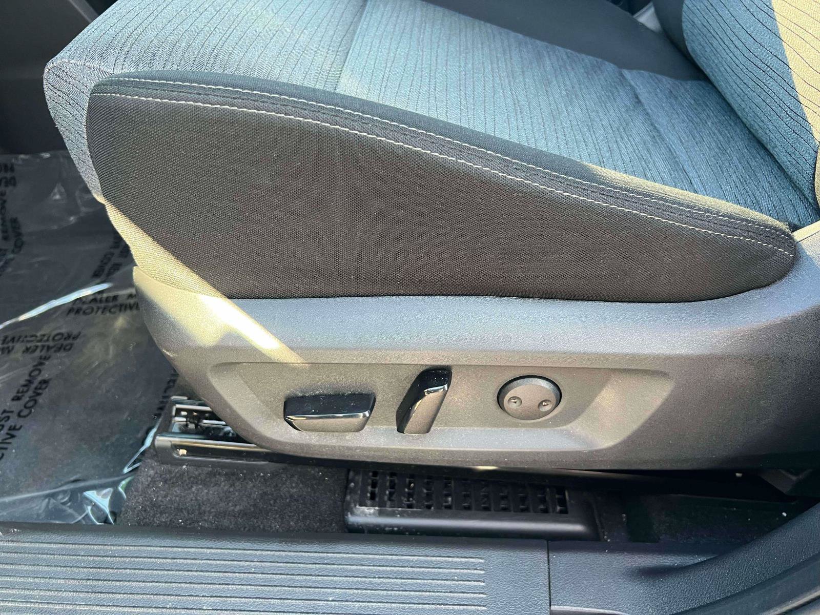 Used 2023 Nissan Rogue SV AWD/4WD image 23