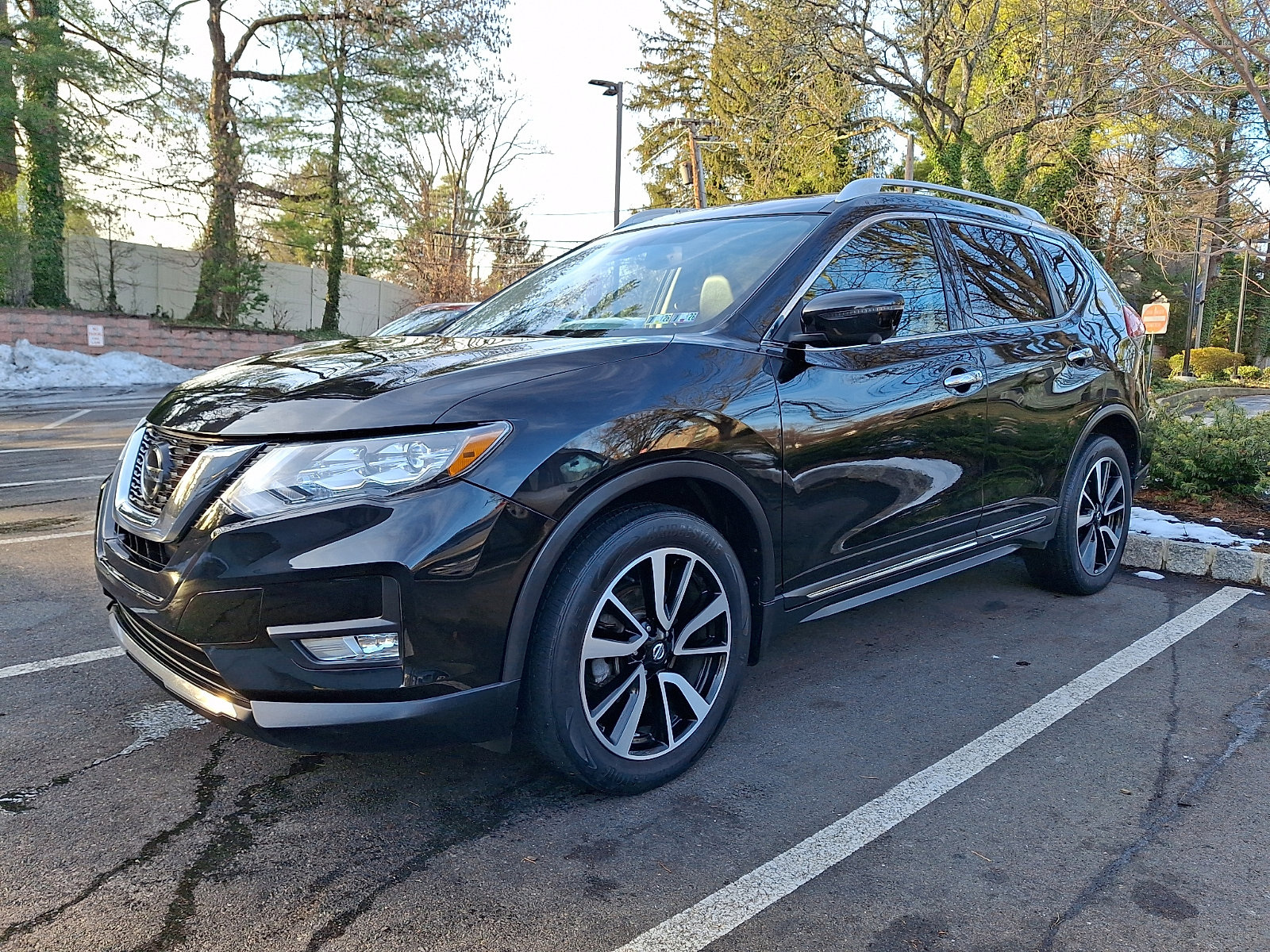 Certified 2019 Nissan Rogue SL w/ Premium Package image 3