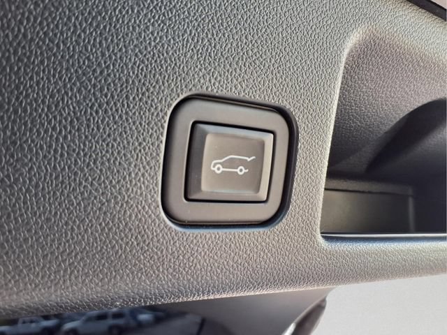 Used 2024 Chevrolet Equinox EV RS FWD image 22