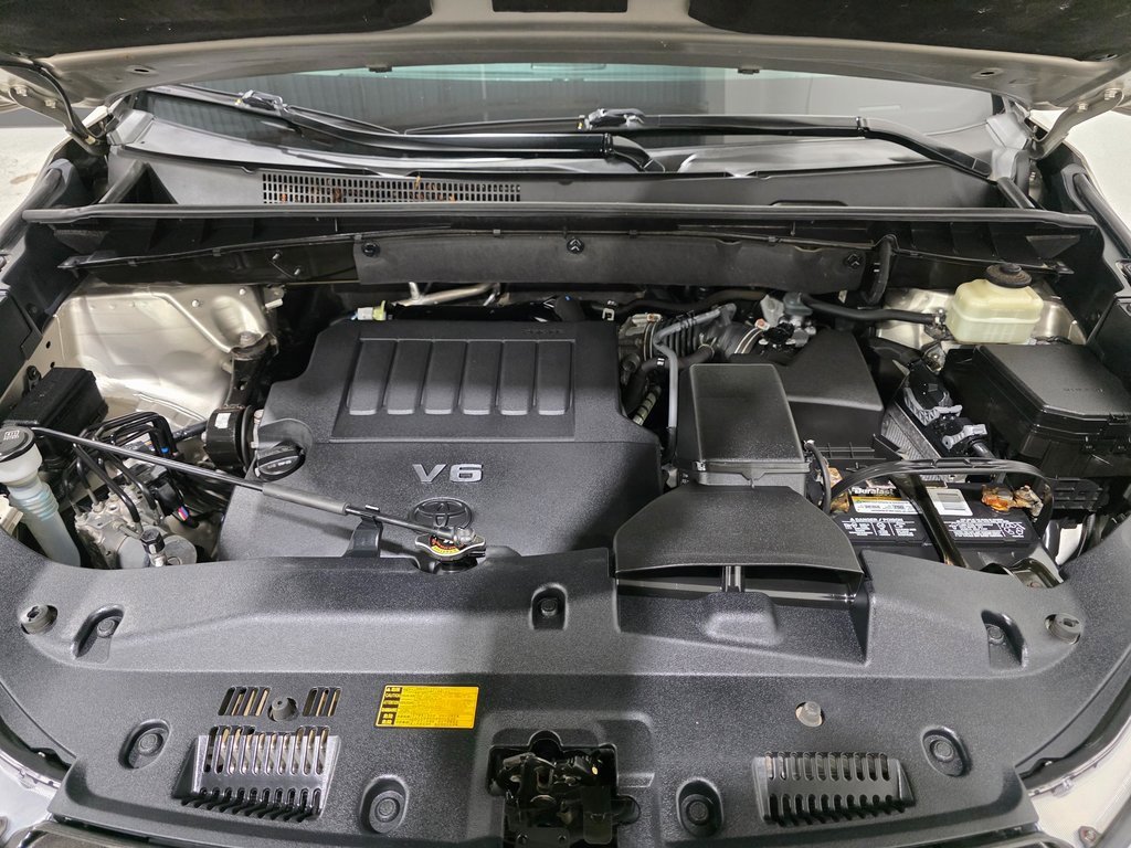 Used 2015 Toyota Highlander Limited w/ Driver Technology Package image 11