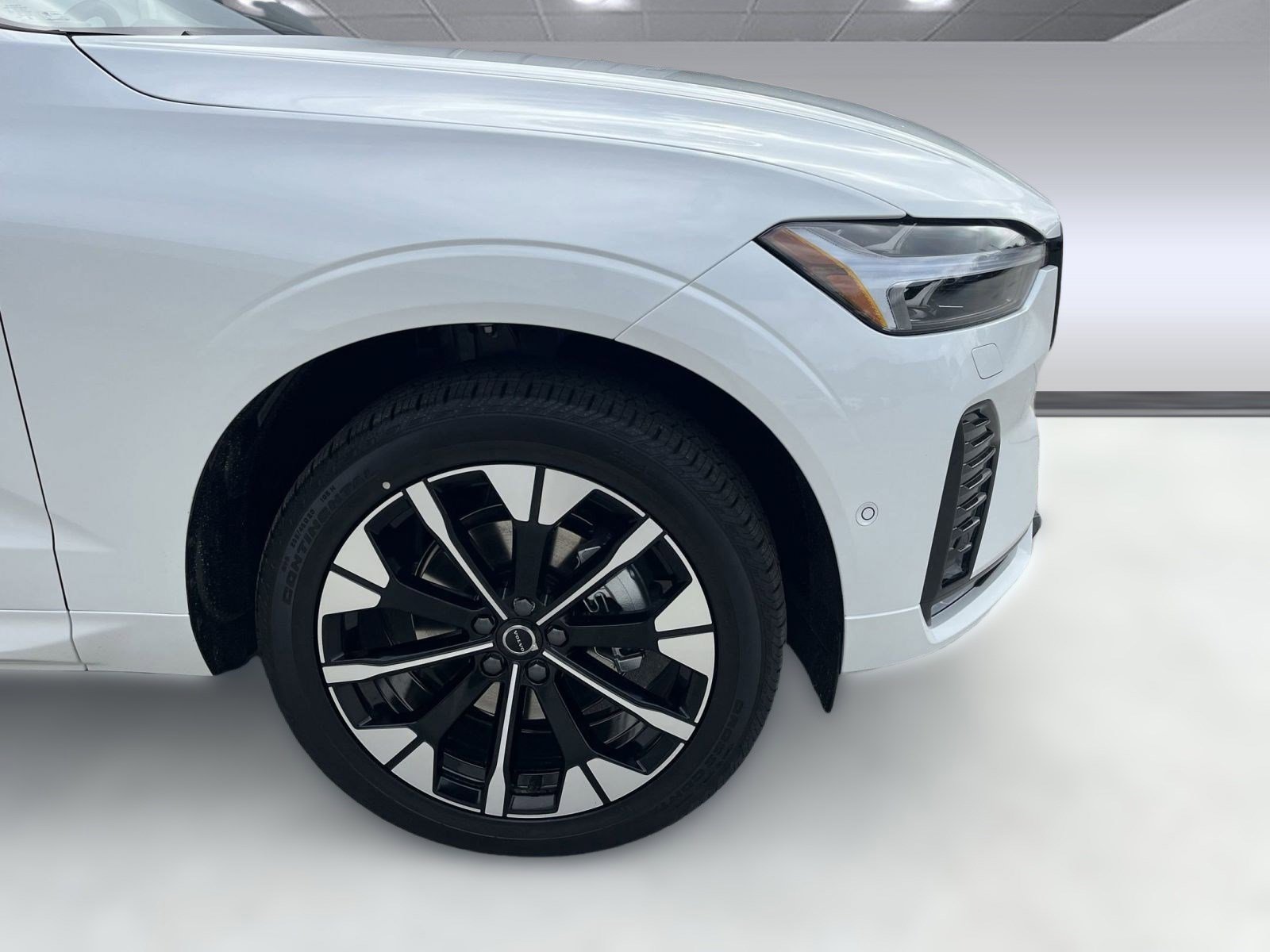 New 2026 Volvo XC60 B5 Plus w/ Protection Package Premier image 11