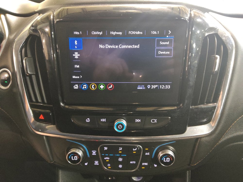 Used 2020 Chevrolet Traverse LT image 25