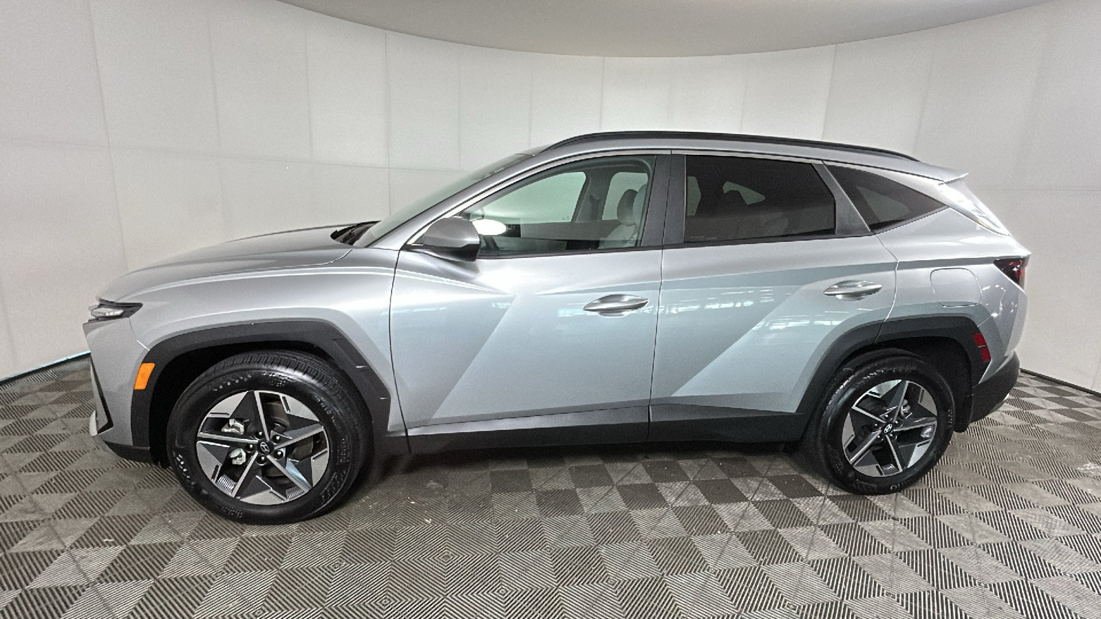 Used 2025 Hyundai Tucson SEL AWD/4WD image 7