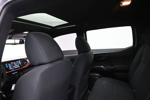 Used 2017 Toyota Tacoma TRD Sport AWD/4WD image 19