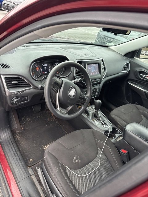 Used 2019 Jeep Cherokee Latitude w/ Popular Appearance Group image 4