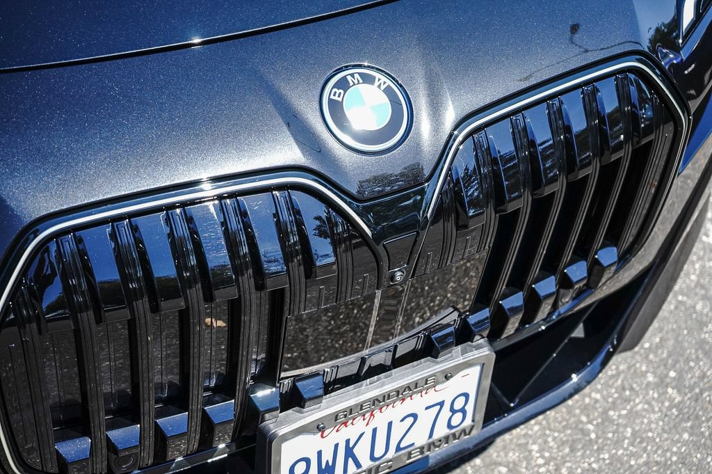 Used 2026 BMW 750e xDrive AWD/4WD image 11