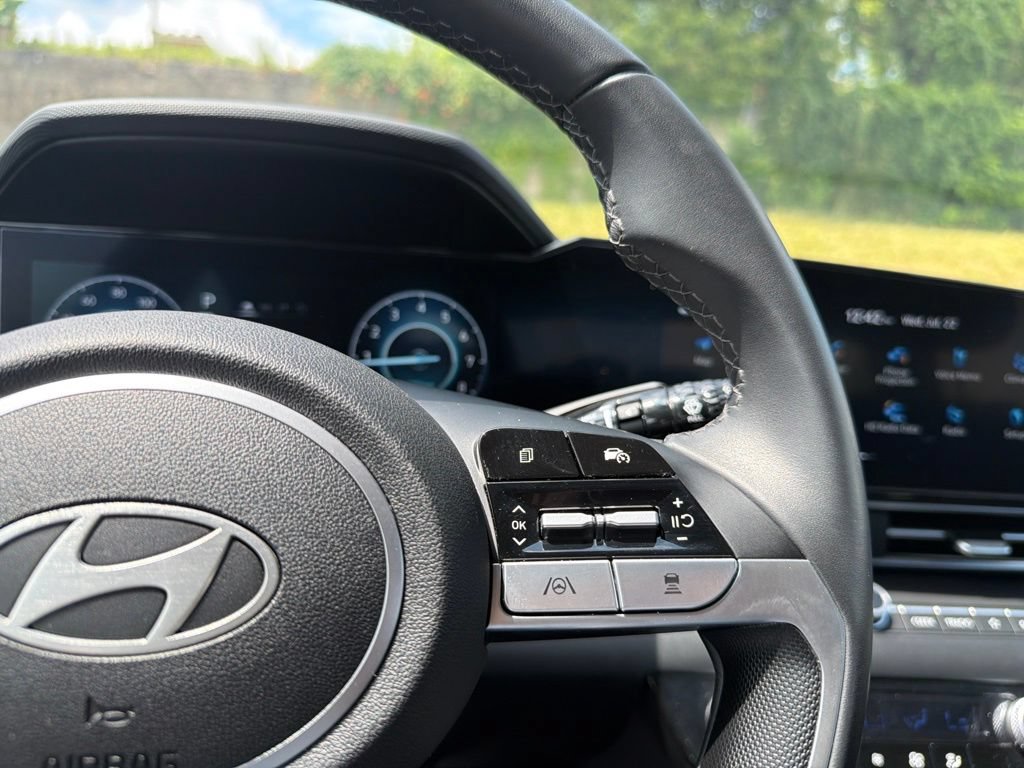 Used 2025 Hyundai Elantra SEL FWD image 33
