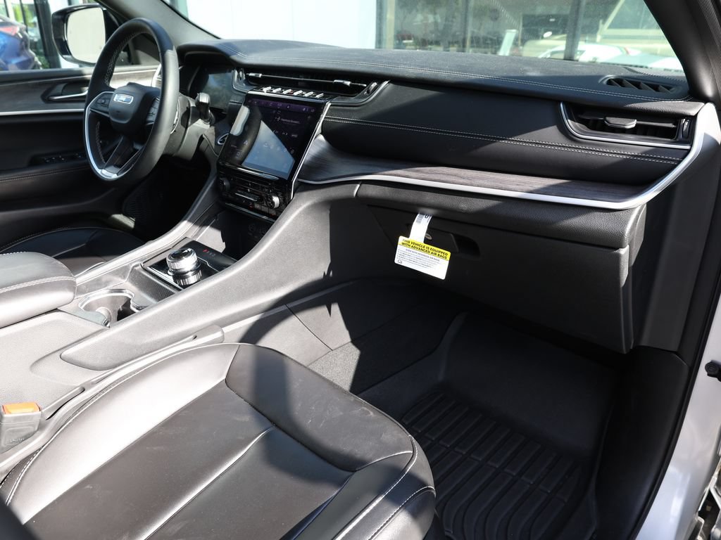 Used 2025 Jeep Grand Cherokee Limited w/ Black Appearance Package RWD image 19