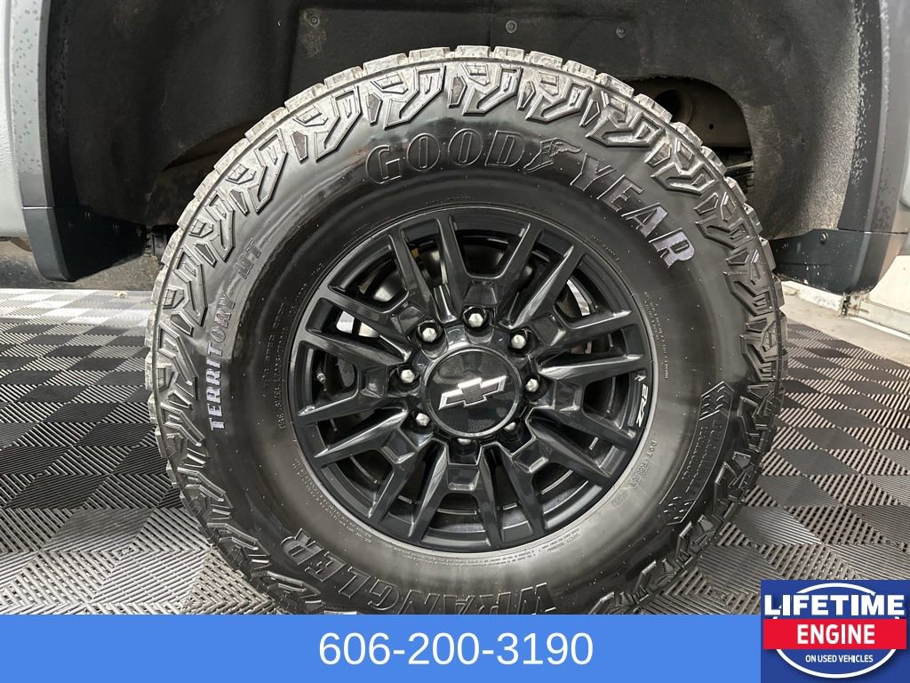 Used 2024 Chevrolet Silverado 2500 ZR2 w/ Technology Package image 14