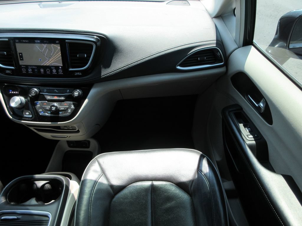 Used 2020 Chrysler Pacifica Limited FWD image 17