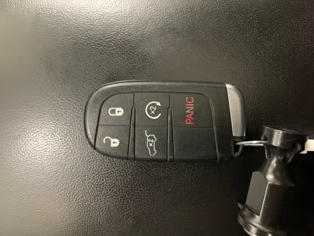 Used 2021 Jeep Grand Cherokee Limited AWD/4WD image 32