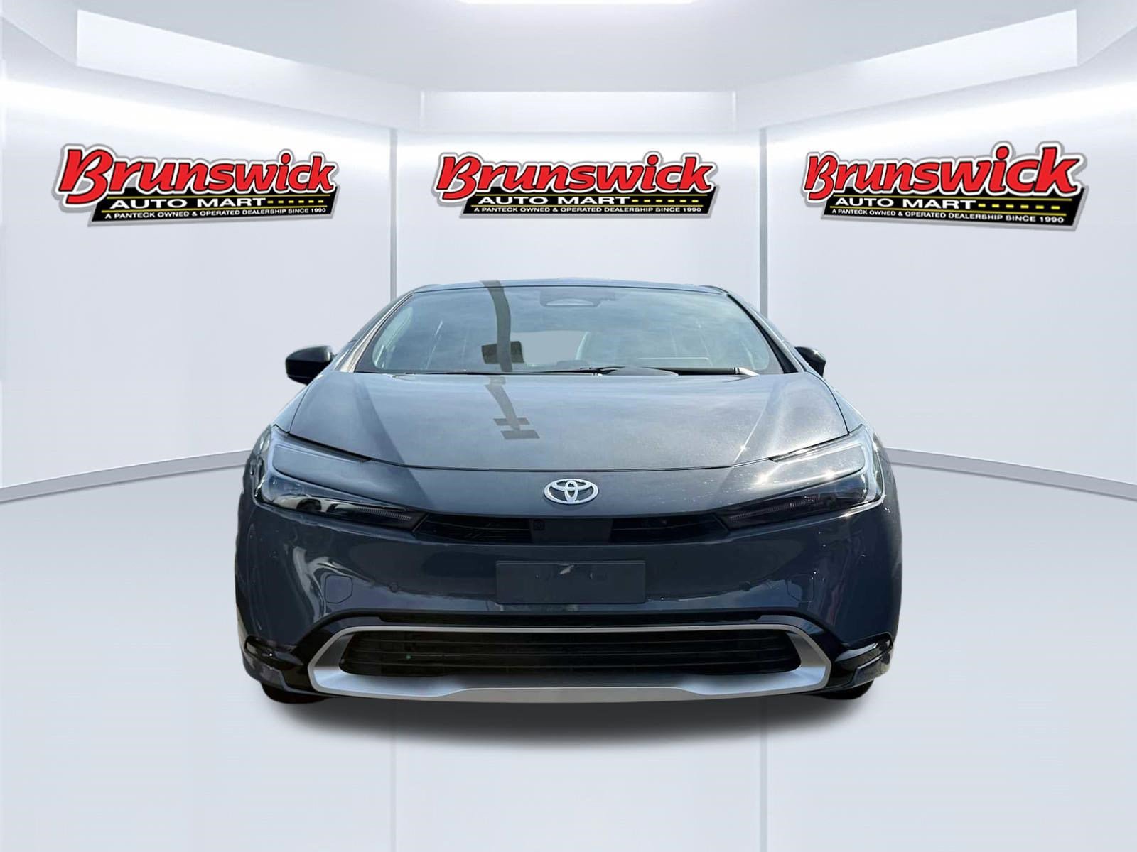 New 2026 Toyota Prius Plug-In Hybrid FWD image 2