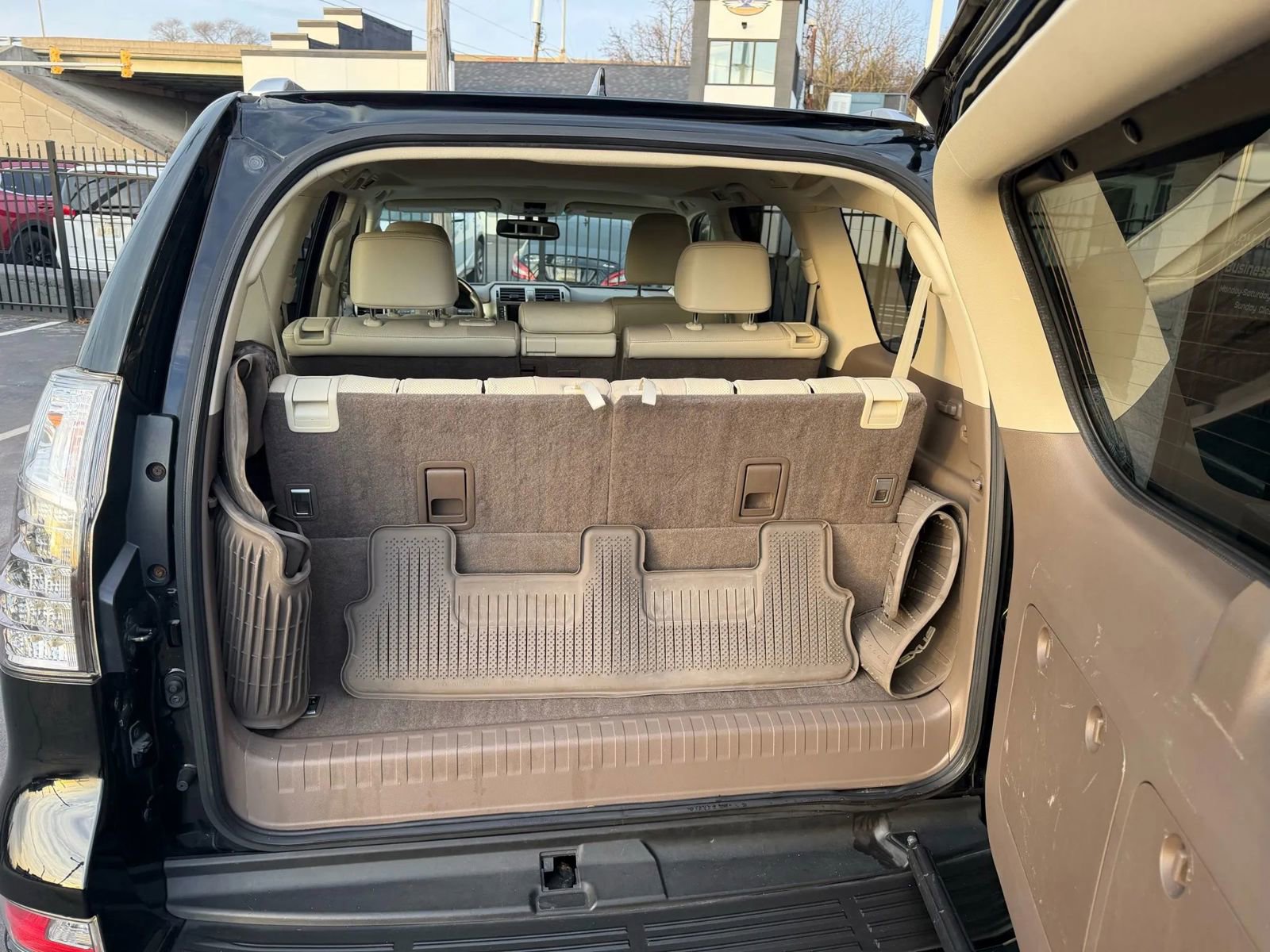 Used 2018 Lexus GX 460 Premium w/ Premium Package image 18