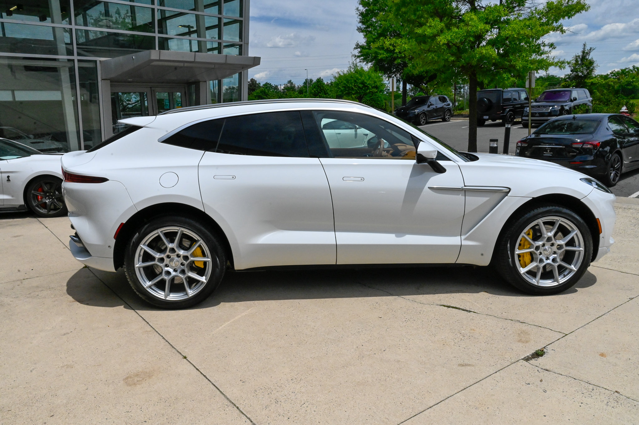 Used 2024 Aston Martin DBX AWD/4WD image 4