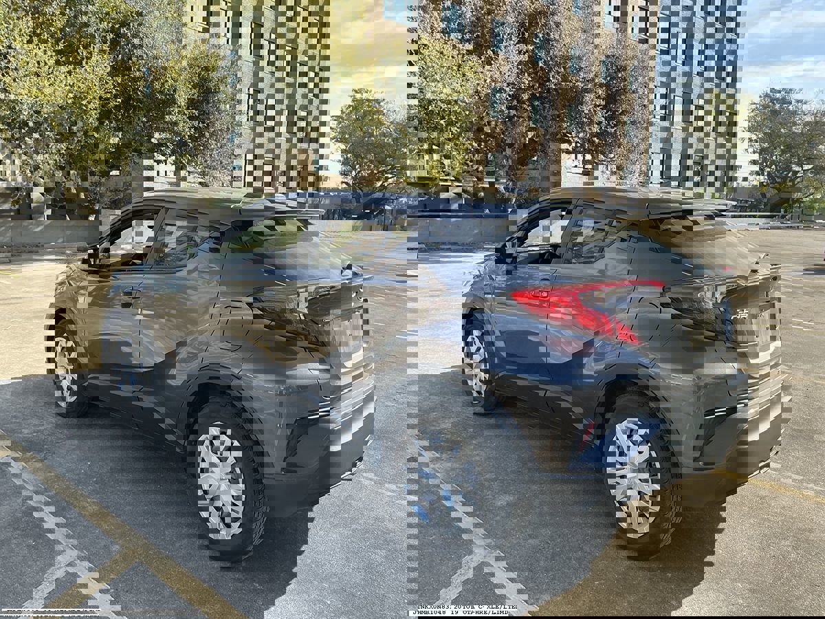 Used 2019 Toyota C-HR LE image 5