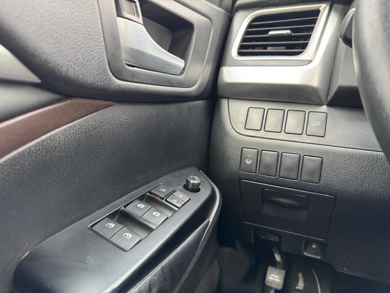 Used 2015 Toyota Highlander XLE image 41