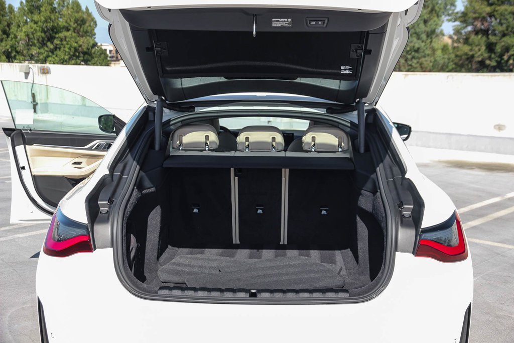 Used 2025 BMW i4 eDrive40 w/ Parking Assistance Package RWD image 25
