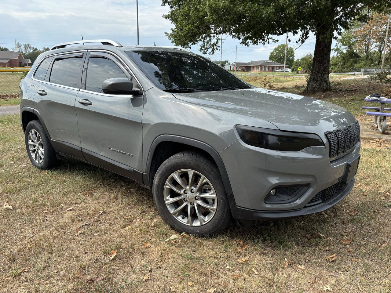 Used 2021 Jeep Cherokee Latitude Plus w/ Mopar Interior Package AWD/4WD image 3