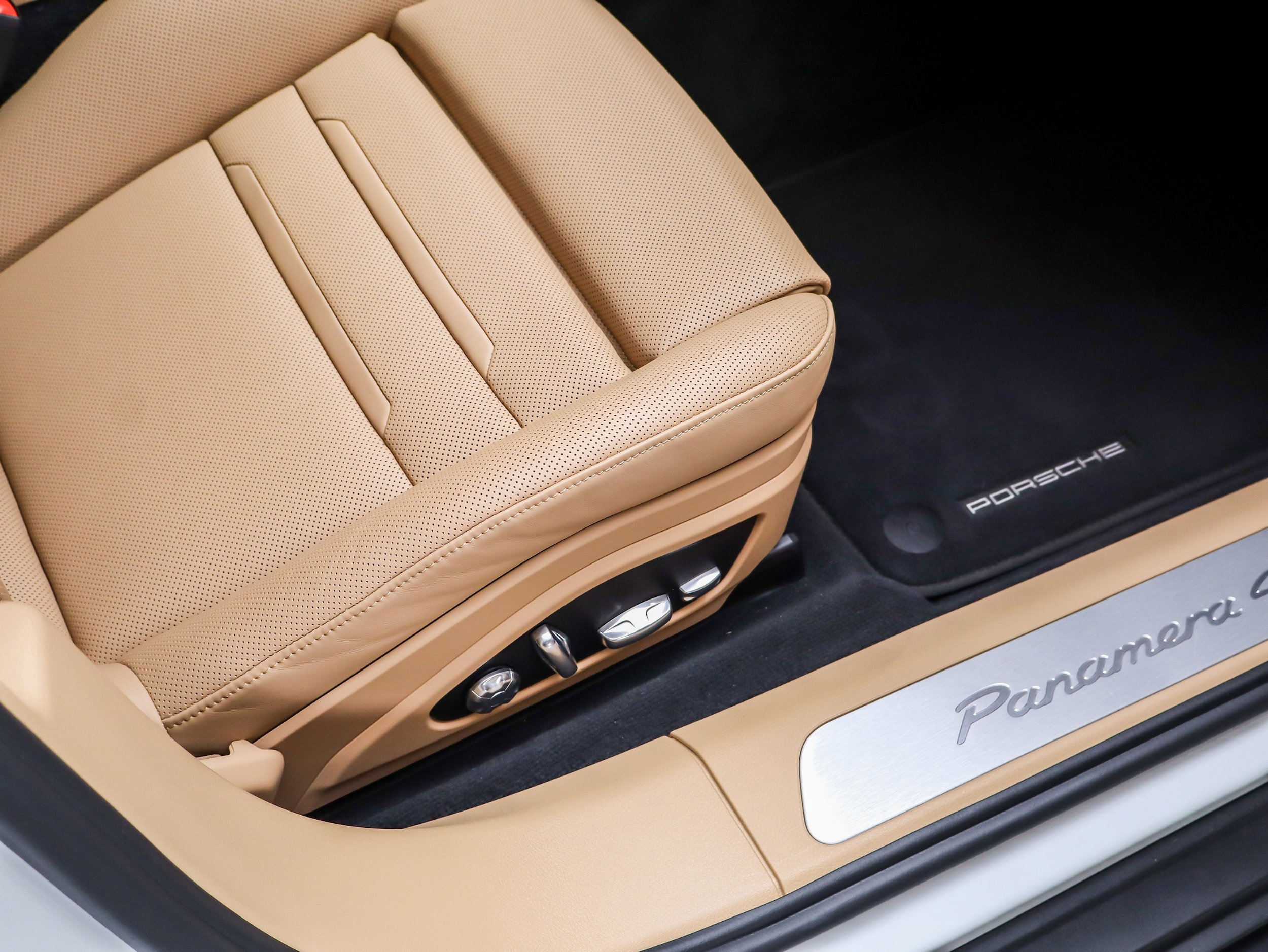 Certified 2019 Porsche Panamera 4 AWD/4WD image 34