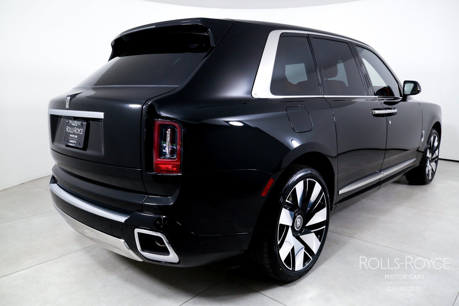 New 2026 Rolls-Royce Cullinan AWD/4WD image 2