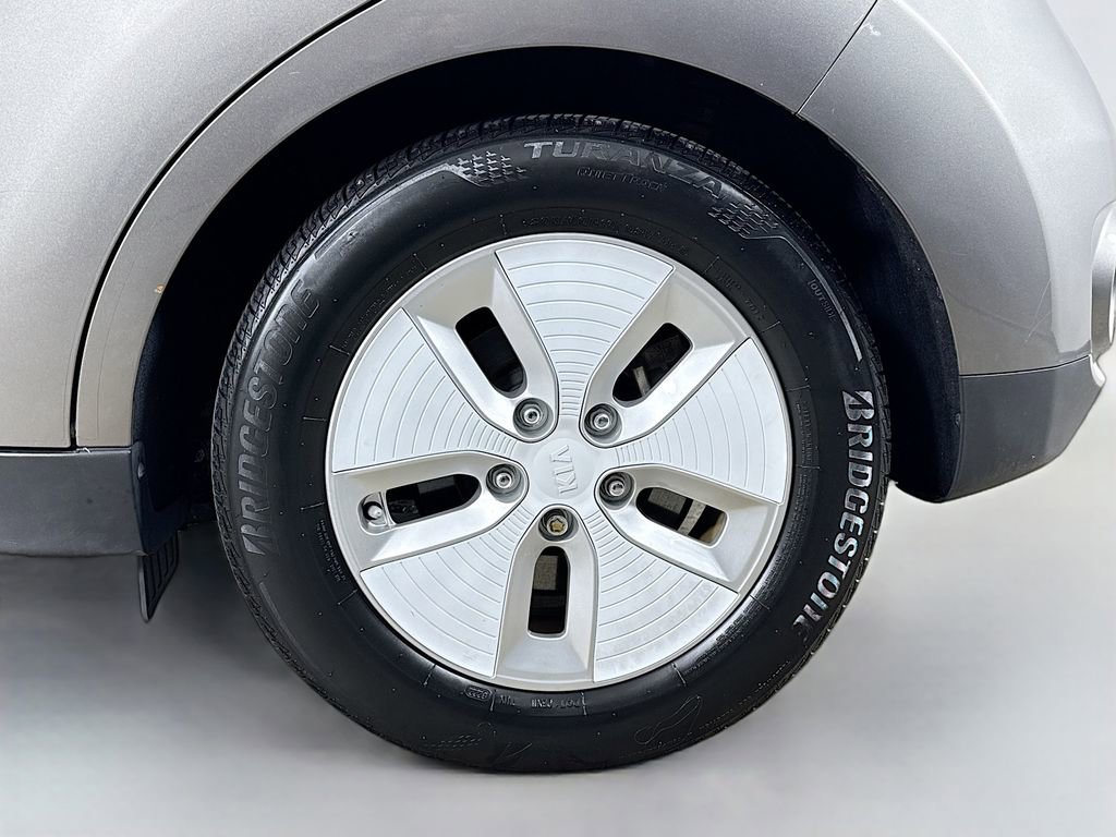 Used 2016 Kia Soul EV + w/ Sun & Fun Package image 40