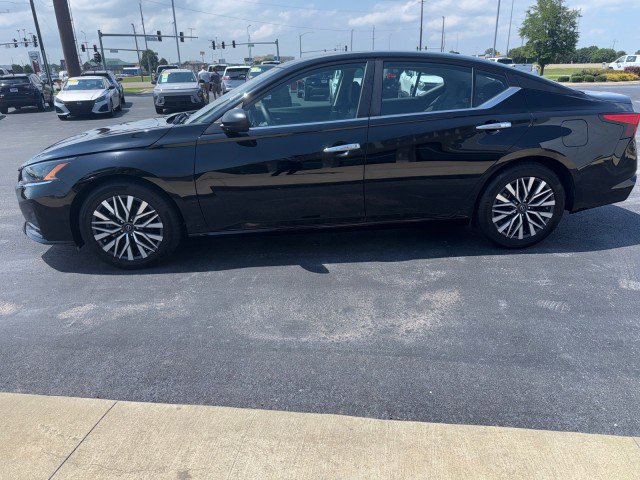 Used 2025 Nissan Altima 2.5 SV FWD image 6