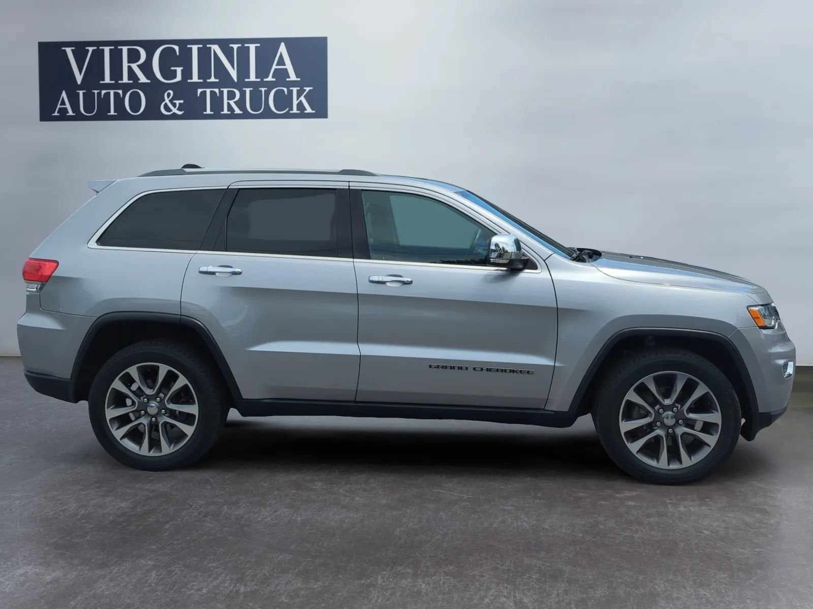 Used 2018 Jeep Grand Cherokee Limited AWD/4WD image 7