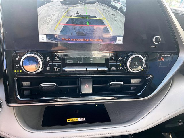 Used 2023 Toyota Highlander Limited image 21