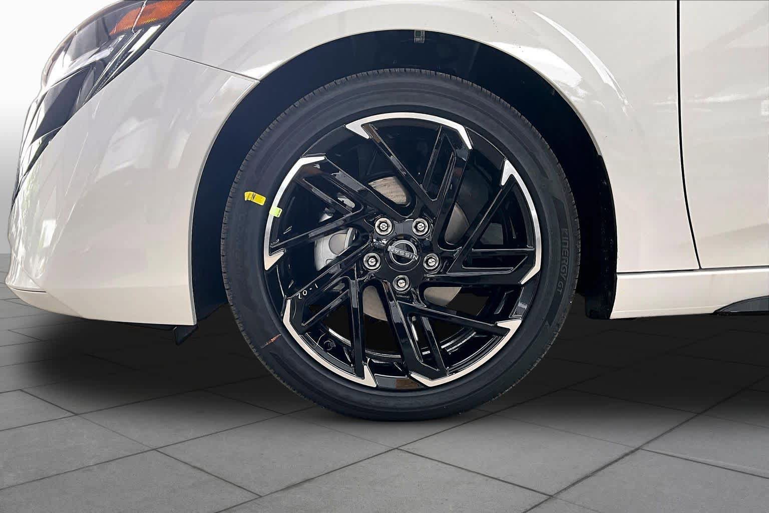 New 2026 Nissan Sentra SR FWD image 9