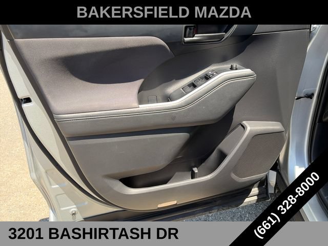 Used 2021 Toyota Highlander LE FWD image 10