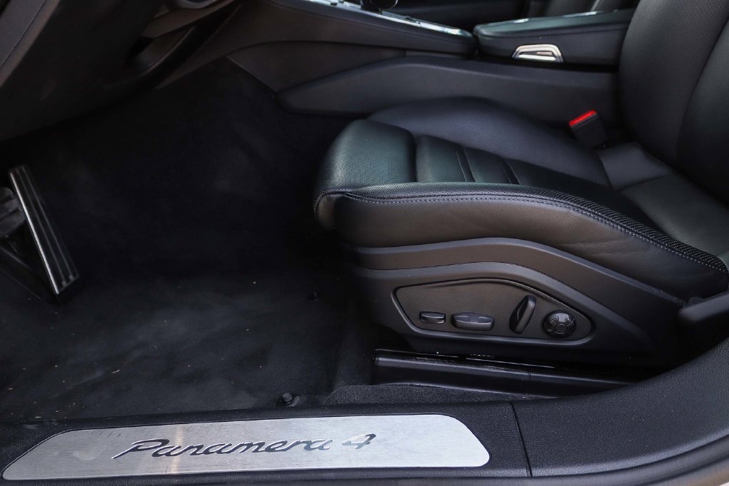Used 2023 Porsche Panamera AWD/4WD image 22